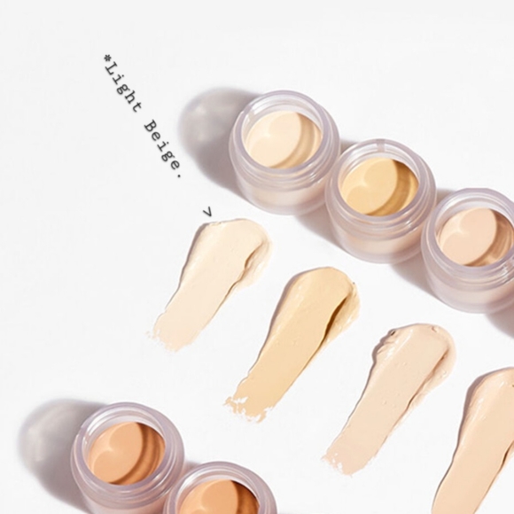 Makeup Revolution Conceal and Fix Ultimate Coverage Concealer in Light Beige. - Picture 6 of 8